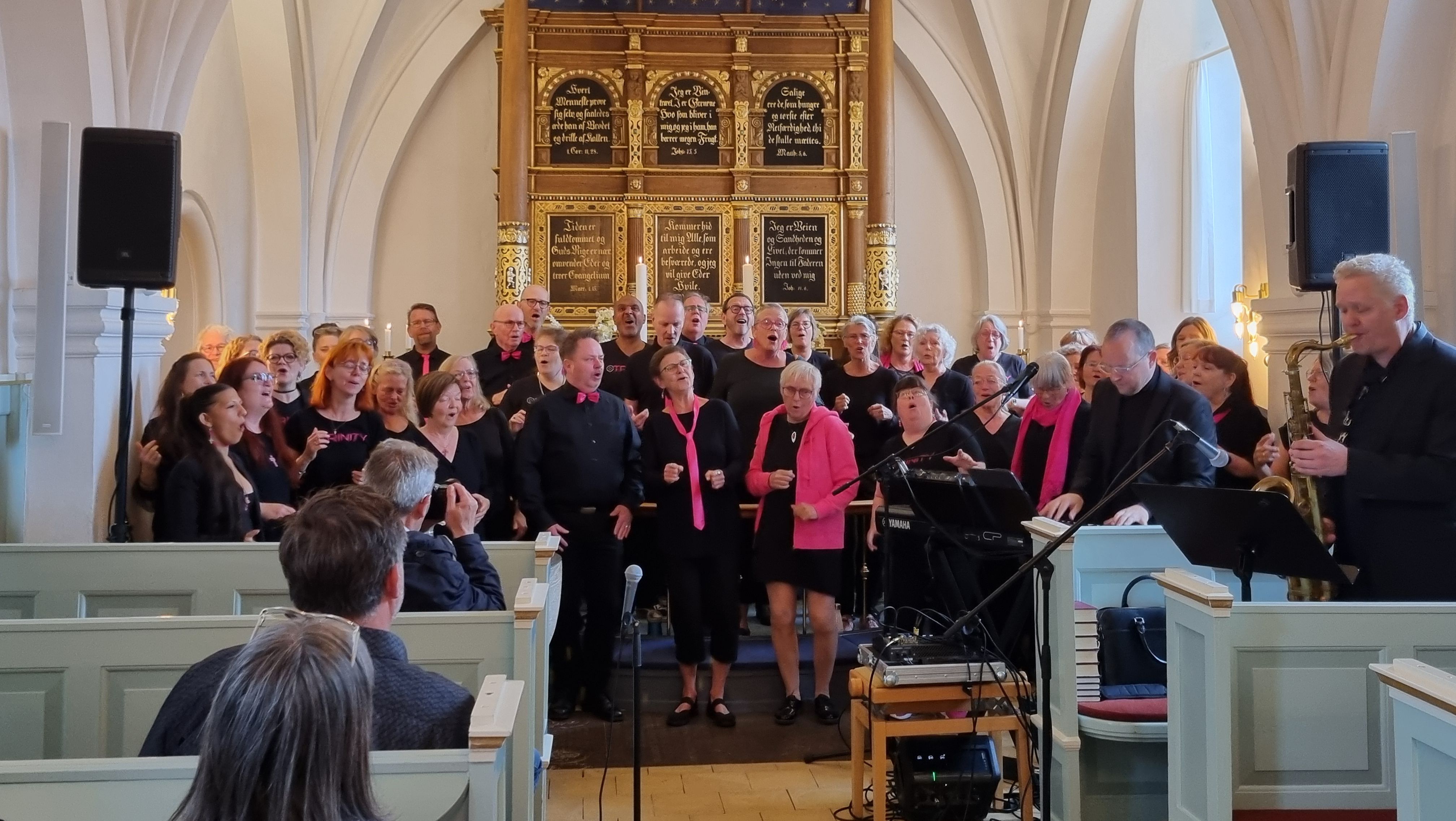 Trinitykoret i kirken til pinse